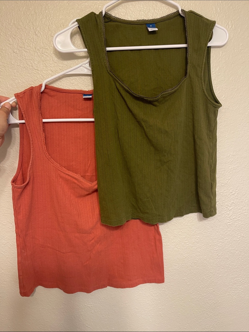 🌈 (5 for $15) Set of tank tops! Olive green and coral, Medium
